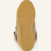 Adidași din piele de căprioară cu șireturi din plasă
