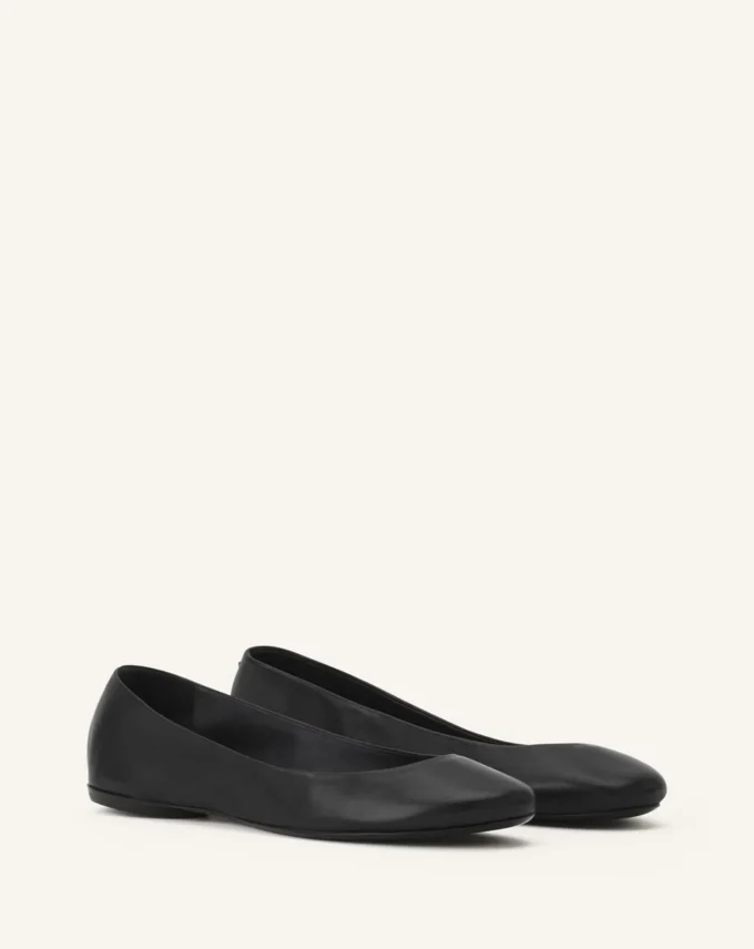 Balerinii din piele