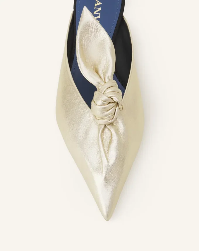 Mule Midnight Step Bow din piele metalizată Mule Midnight Step Bow din piele metalizată