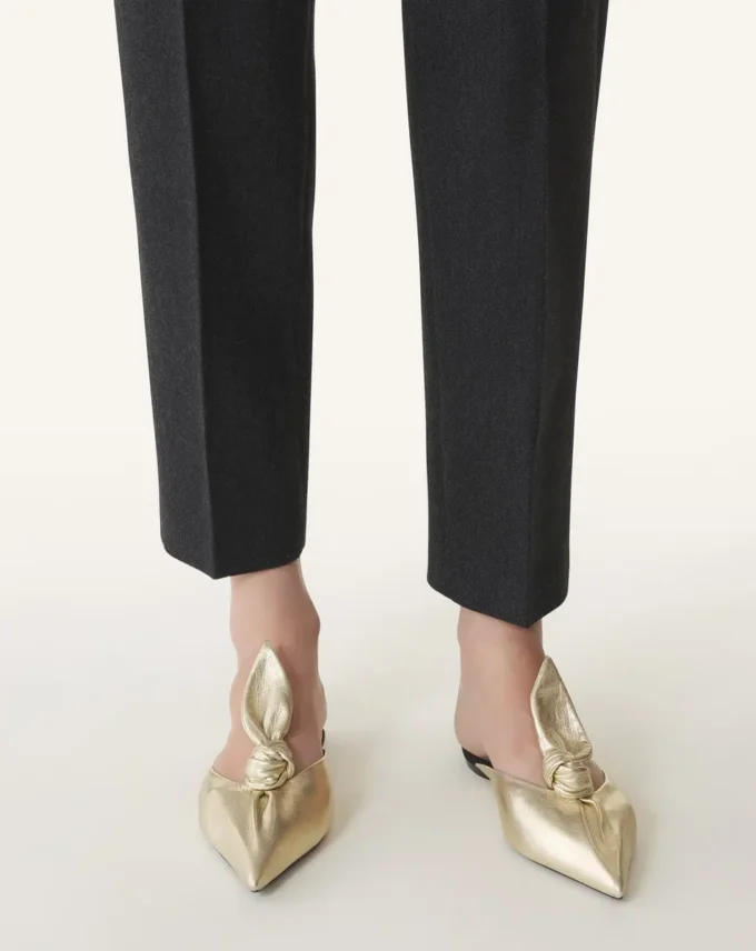 Mule Midnight Step Bow din piele metalizată Mule Midnight Step Bow din piele metalizată