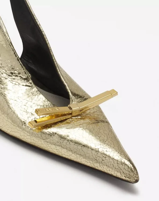 Pantofi cu toc înalt și baretă în spate Lanvin Bow din piele metalizată crăpată Pantofi cu toc înalt și baretă în spate Lanvin Bow din piele metalizată crăpată